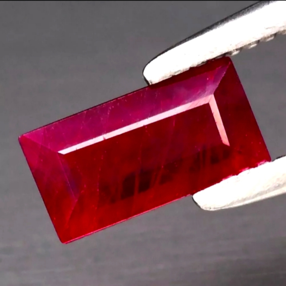 CERTIFICATE Incl.* 0.34ct Rectangular Red Ruby Gemstone Myanmar *Heated